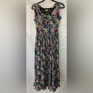 Sleeveless floral print maxi dress